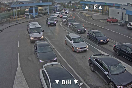 STANJE NA PUTEVIMA Kolone vozila na graničnim prijelazima