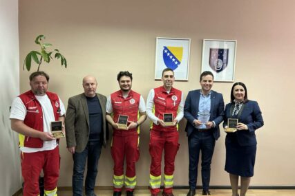 Premijer Uk i ministar Hasanović ugostili pobjednički tim Hitne pomoći nakon regionalnog uspjeha