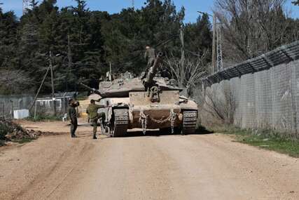 IDF ZVIJERI POTPUNO IZGUBILE KONTROLU Izraelski tenk udario vozila UN-ovih mirovnjaka u južnom Libanu!