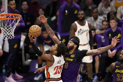 NBA zvijezda, nakon otkaza u klubu zbog izjava o LGBTQ+ zajednici, postao propovijednik na ulici: "Bog vas voli!" (VIDEO)