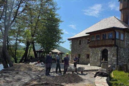 Kod slapova u Ripču uređuje se harem stare džamije iz osmanskog perioda