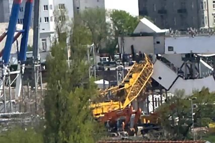 Obrušio se kran na gradilištu u Beogradu: Jedna osoba poginula, ima povrijeđenih
