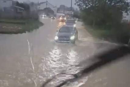 Jako nevrijeme u Ljubuškom, ceste poplavljene