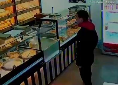 VIDEO Lopov iskoristio prazan objekat i ukrao humanitarnu kutijicu sa novcem