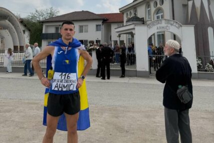 Reprezentativac Abedin Mujezinović istrčao iz Zenice do Ahmića 23 kilometra u spomen na 116 žrtava