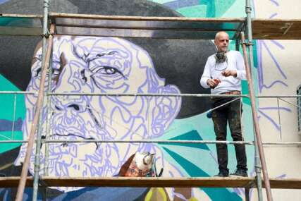 Bihać dobija mural posvećen književniku Huseinu Derviševiću