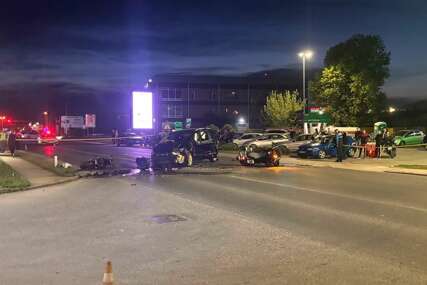Teška nesreća u Gračanici: Sudar automobila i dva motocikla, dvije osobe teško povrijeđene