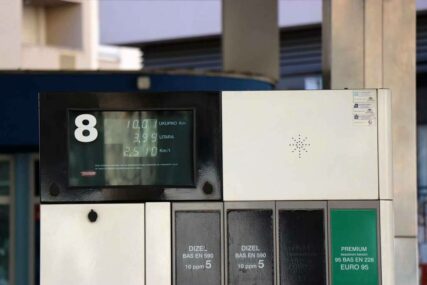 Gotovo petina benzinskih pumpi u Francuskoj suočena s nestašicama, vozači i kamiondžije protestuju