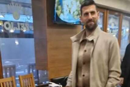 (VIDEO) Novak Đoković u ćevbdžinici u Sarajevu: "Sačekao je kao sav normalan svijet da mu se PRIPREME ĆEVAPI"