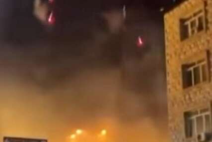 VIDEO Pobjeda BiH se slavila i u Srbiji. Baklje i vatromet u Novom Pazaru