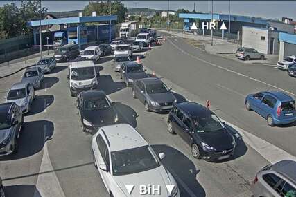 Od vrha Bradine do Konjica putuje se dva sata, kolaps i na granicama