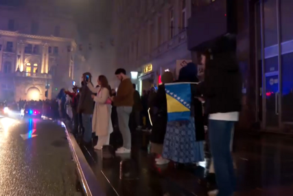 Slavlje u Sarajevu, Zmajevi u kasnim satima stižu pred Vječnu vatru