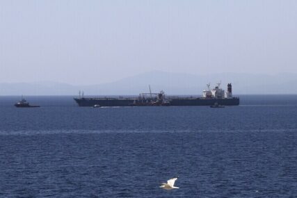 Teheran tvrdi da je iranski tanker za naftu ušao u teritorijalne vode uprkos američkim "upozorenjima i prijetnjama"