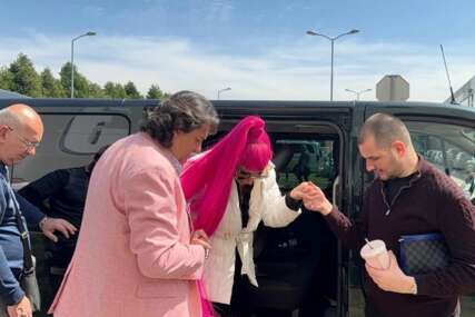 (FOTO) Prvi put nakon teške borbe: Zorica Brunclik sa osmijehom došla na snimanje, vidno smršala