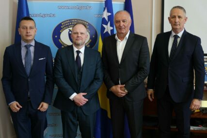 NATO OSTAJE ČVRSTO UZ BiH Ambasador Hamilton pohvalio nivo saradnje i reformski napredak Ministarstva odbrane