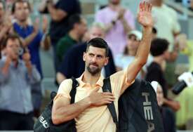 Šok u Parizu: Novak Đoković spakovao kofere, 20 godina mlađa senzacija izbacila kralja tenisa sa Roland Garrosa!