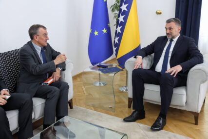 POLITIČKI I SIGURNOSNI IZAZOVI Konaković upoznao australskog ambasadora s blokadama i odlaskom mladih iz BiH