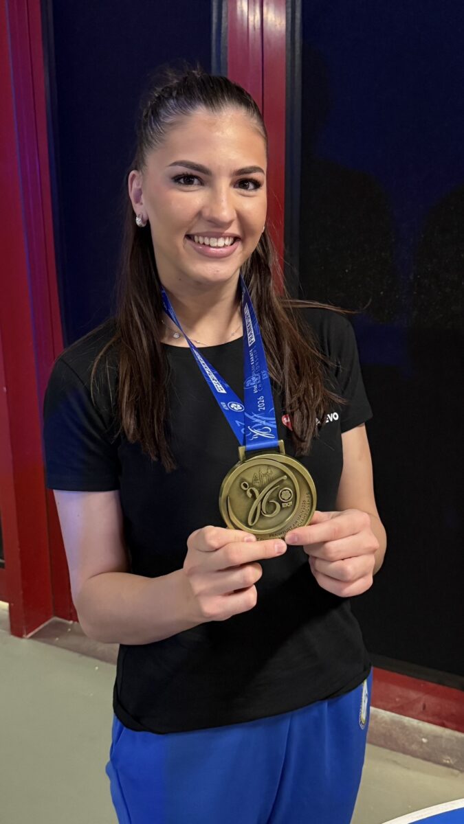 FOTO: EMINA SIPOVIĆ SA MEDALJOM