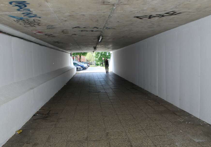 FOTO: OVAKO JE JUČE IZGLEDAO SVJEŽE OKREČEN POTHODNIK /E. MURAČEVIĆ