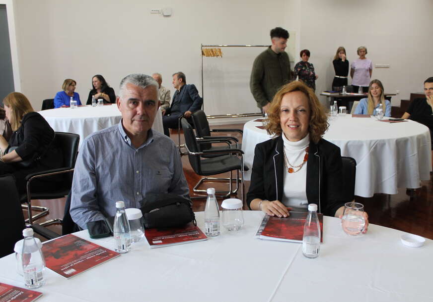 FOTO: PROF DR MED SC ZIKRIJA DOSTOVIĆ I PROF DR NATAŠA PEJANOVIĆ ŜKOBIĆ