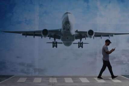 Američki avion udario pješaka tokom polijetanja u Denveru