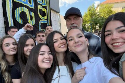 Barbarez obradovao mostarske učenike: Posjetio srednju školu, pa izazvao erupciju oduševljenja