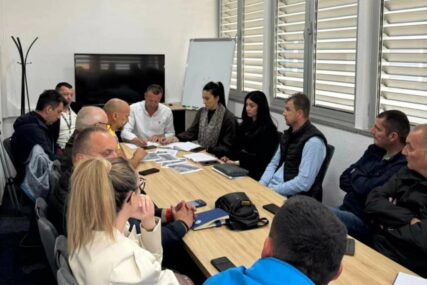 Akcija čišćenja Une okupila učenike, institucije i lokalnu zajednicu