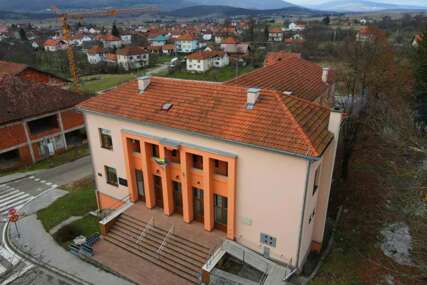 Bosanski Petrovac: Osigurani uslovi za nastavak rada Centra za kulturu i obrazovanje