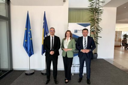 Bošnjak posjetila INTERA-u: Potrebno urediti status digitalnih nomada u BiH