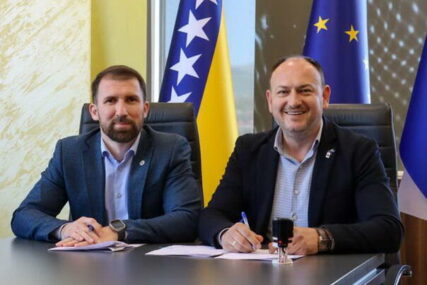 Delić i Tučić potpisali ugovor, osigurano zapošljavanje novih 19 gerontodomaćica u FBiH