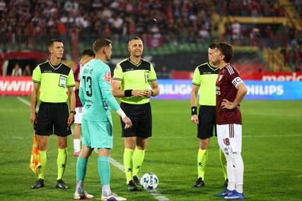 POLUVRIJEME NA KOŠEVU Gol Elezija, bezidejna igra i nelogične baklje i dimne zavjese obilježili prvih 45 minuta u gradskom derbiju