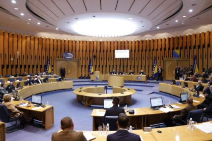 Počela hitna sjednica Doma naroda PSBiH, prisustvuje 14 delegata