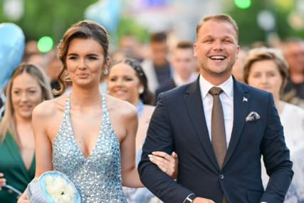 (VIDEO) Draško Stanivuković bio pratnja maturantici u Banjoj Luci