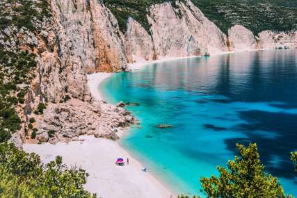 Najljepša plaža u Evropi 2026. godine nalazi se u Grčkoj i gotovo je skrivena