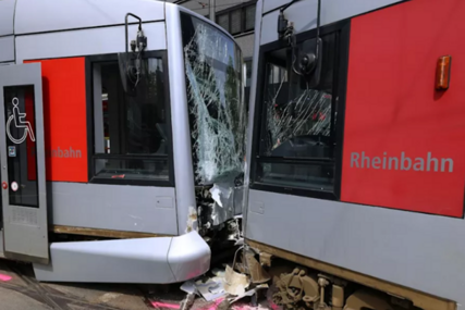 Haos u Dizeldorfu: Sudar dva tramvaja, povrijeđene desetine ljudi