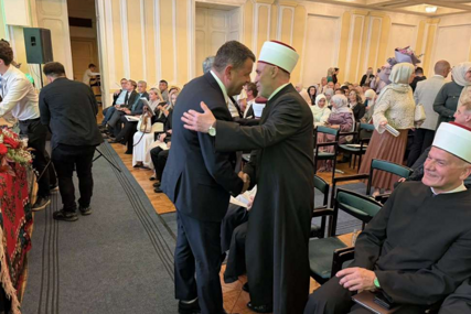 Hurtić u Banjaluci: Počela sezona matura, defile maturanata Medrese “Reis Ibrahim-ef Maglajlić”