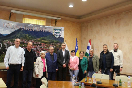 Potpisana tri tripartitna sporazuma o donaciji za sanaciju stambenih objekata u Jablanici