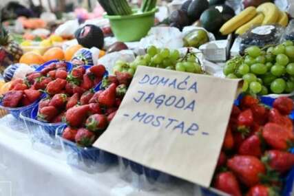 Konačno pravo proljeće na pijacama: Jagode po 3 KM