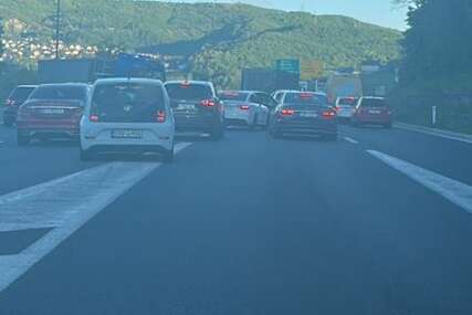 Kolaps na ulazu u Sarajevo: Vozači zaglavljeni u kilometarskim kolonama