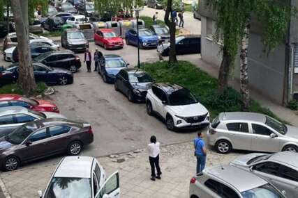 FOTO "Nema slobodnog pauka": Sarajlije ogorčene nakon višesatne blokade parkinga