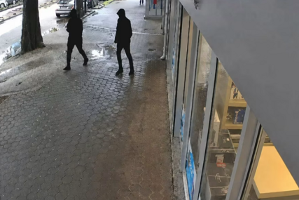 Mostar: Muškarci uzeli 1.000 KM iz izgubljenog novčanika, sve snimila nadzorna kamera