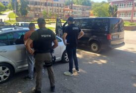 Pokušao podmititi policiju: Vozač ostavio novac u fasciklu, pa završio iza rešetaka