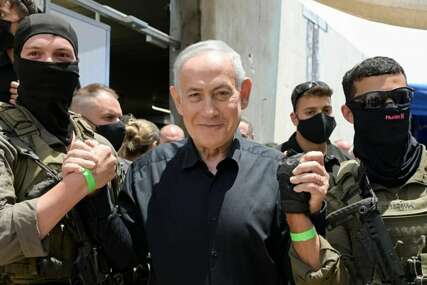 Netanyahu se okružio vojnicima pa poručio: "Prešli smo rijeku Litani u Libanu, vi ste lavovi"