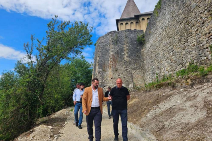 Stari grad Ostrožac bogatiji za novu šetnicu i sadržaje za posjetioce