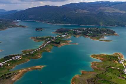 Ramsko jezero – spoj smaragdne vode, planina i netaknute prirode (VIDEO)