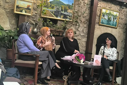 Razija Raza Čolaković oduševila Sarajevo: Večer književnosti, emocija i istine u Art kući sevdaha