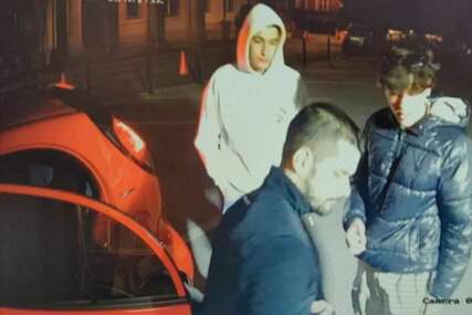 Oštećen parking u Sarajevu: Mladići nasilno razvalili rampu kako bi izbjegli plaćanje
