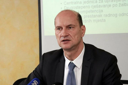 Begić pod lupom inspekcije: Za upražnjena mjesta u ADS-u ne raspisuje konkurse, uposlenicima dijeli dodatke na plaće