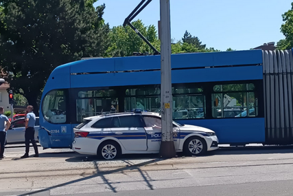 Sudarili se tramvaj i policijski auto u Zagrebu (FOTO)