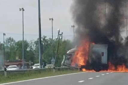 VIDEO Tragedija u Hrvatskoj: Vozač ostao zarobljen u zapaljenom vozilu